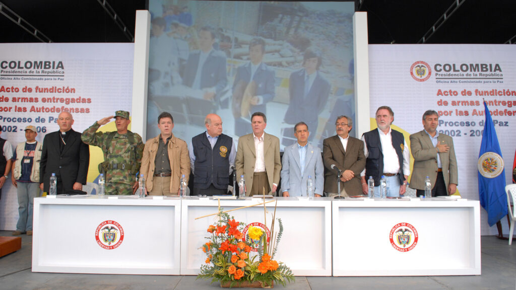 El 14 de diciembre de 2007 fueron fundidas 17.564 armas que dejaron las 37 estructuras paramilitares desmovilizadas entre 2003 y 2006. Foto: Oficina del Alto Comisionado para la Paz.