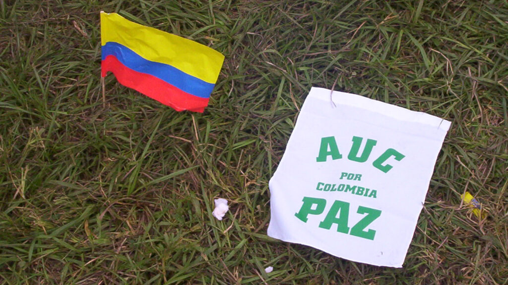 Ceremonia de desarme y desmovilización del Bloque Central Bolívar, ocurrida el 12 de diciembre de 2005. Foto: Fondo Audiovisual MAPP/OEA.
