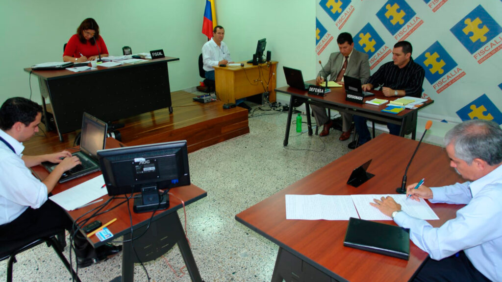 Audiencia de versión libre de Ever Veloza García, alias 'HH', exjefe de los bloques Bananero y Calima, antes de ser extraditado en marzo de 2009. Foto: Fiscalía.